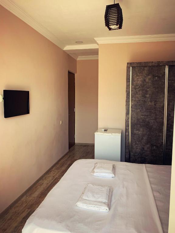 Hotel Crown room 6